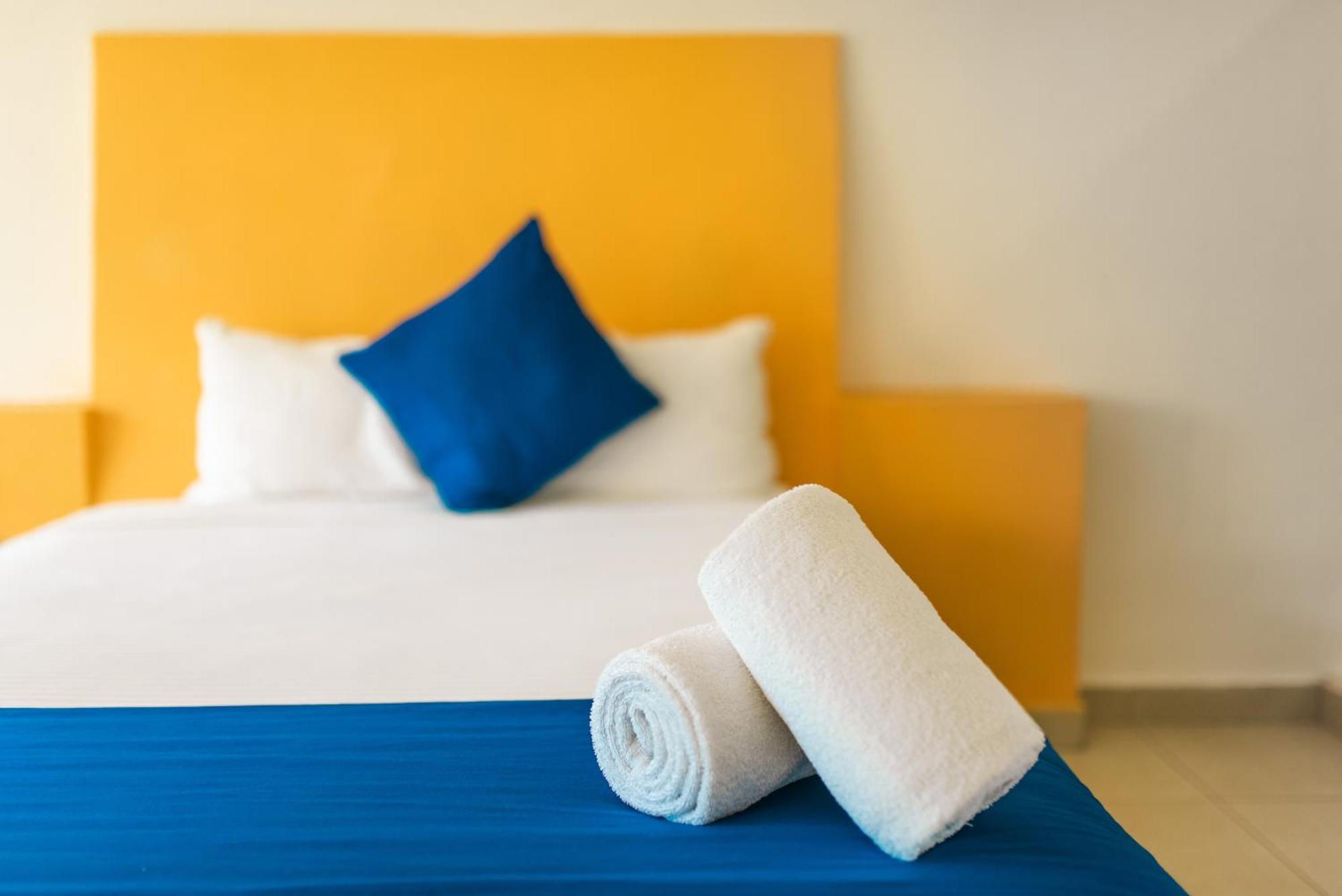 Hotel Ixzi Plus Икстапа Екстериор снимка