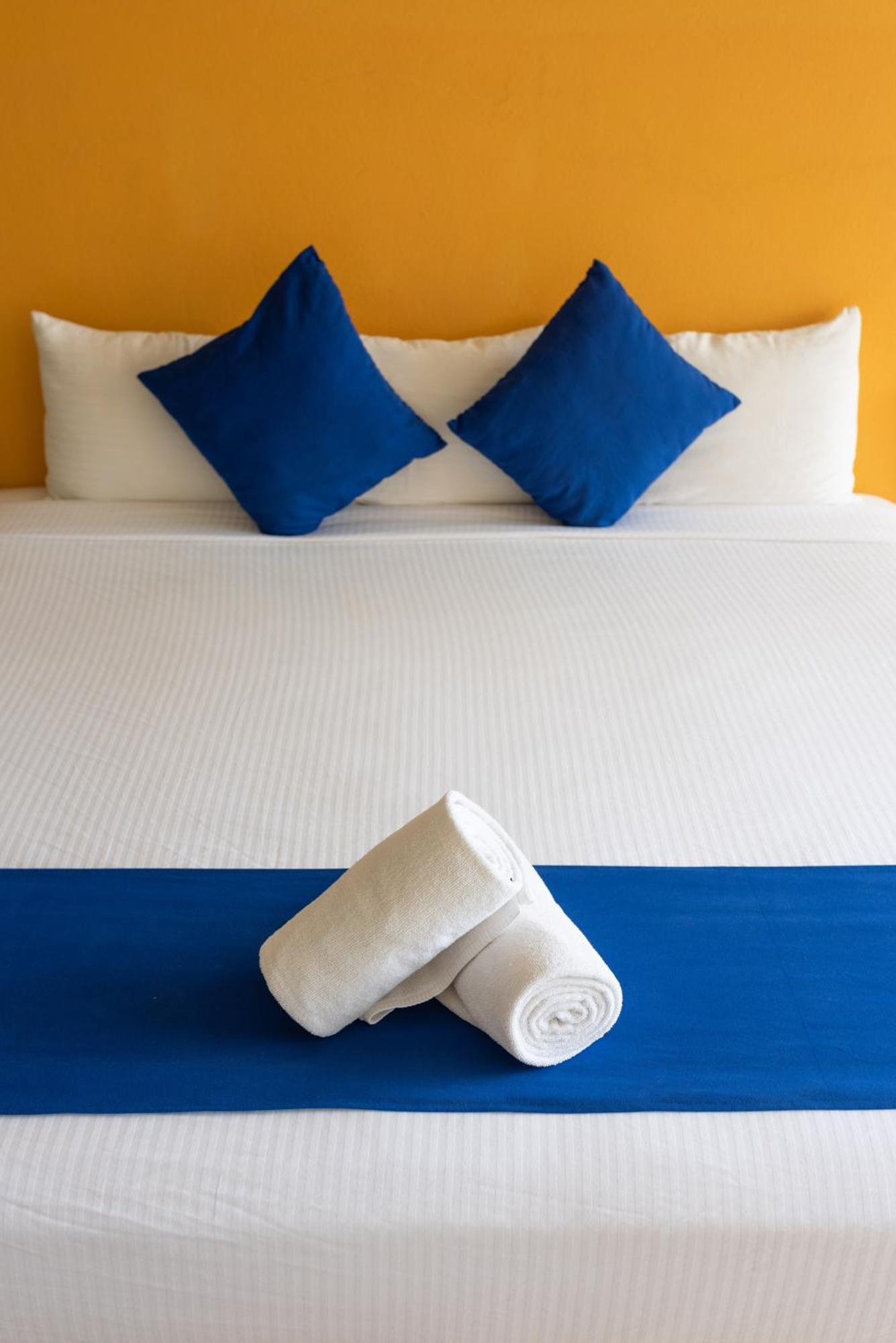 Hotel Ixzi Plus Икстапа Екстериор снимка