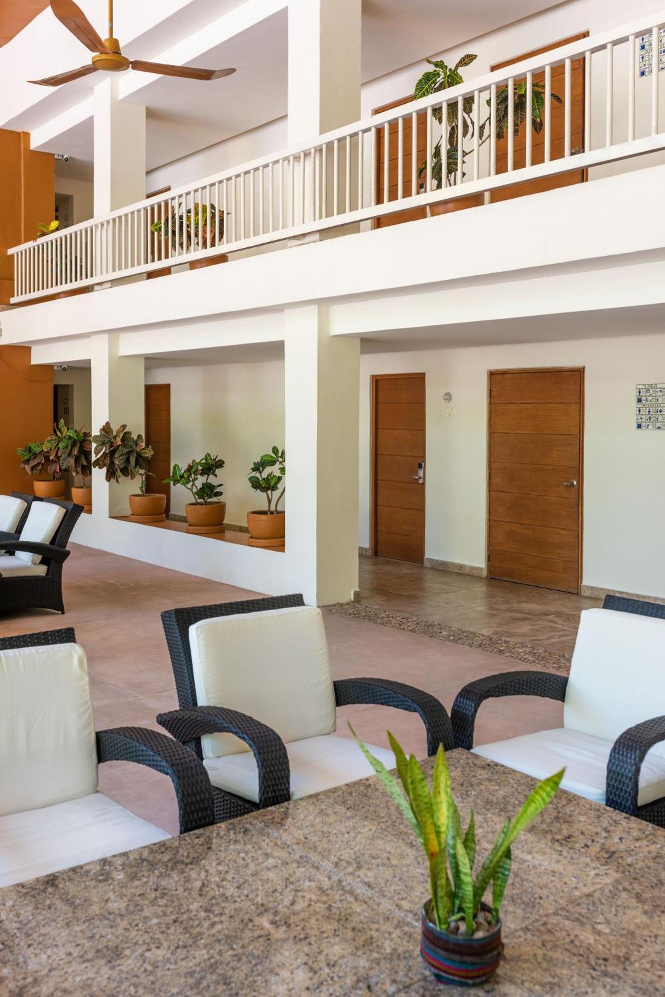 Hotel Ixzi Plus Икстапа Екстериор снимка